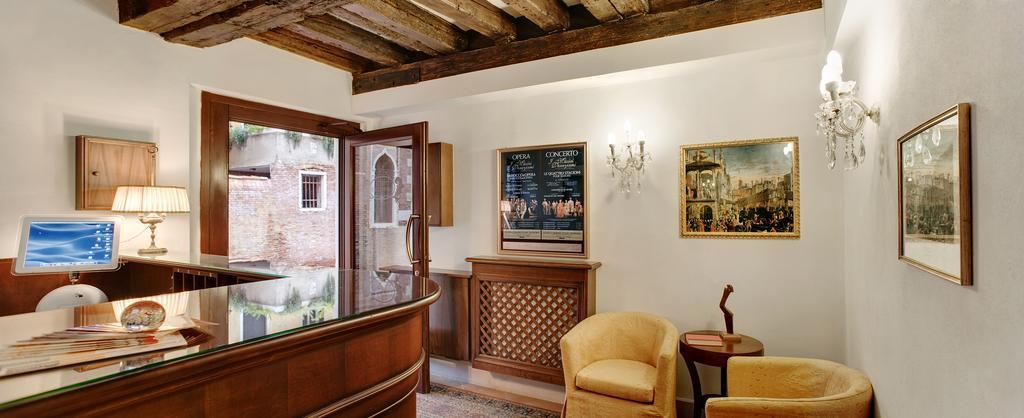 Casa Rezzonico Bed & Breakfast เวนิส ภายนอก รูปภาพ
